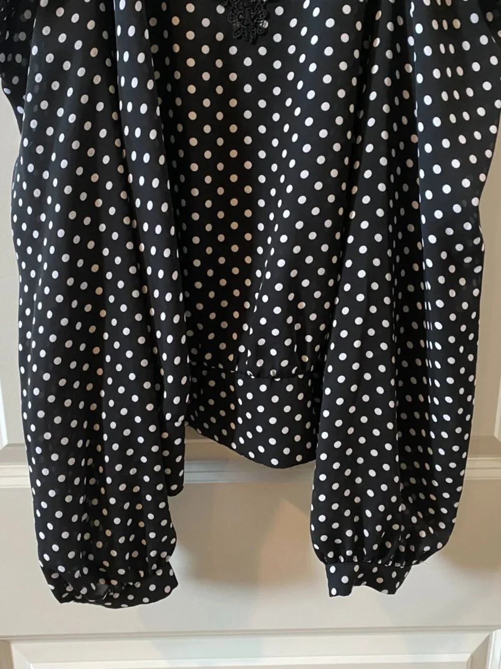 Bebe Polka Dot Print Lace Cold Shoulder Top Size XL - Picture 8 of 11